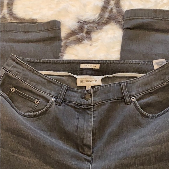 Adorable Jones New York grey jeans 👖 bling! - Picture 4 of 6